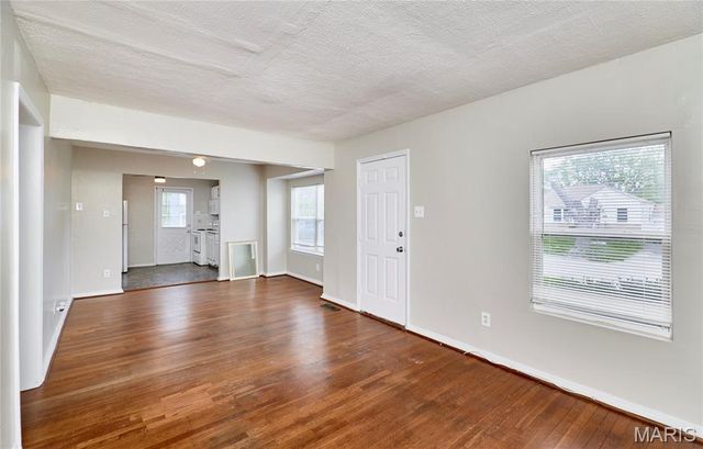10214 Saint Anthony Lane, St Ann, MO 63074