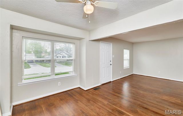 10214 Saint Anthony Lane, St Ann, MO 63074