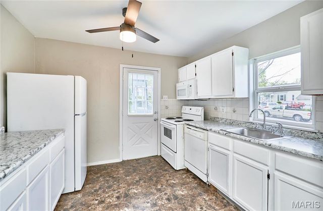 10214 Saint Anthony Lane, St Ann, MO 63074