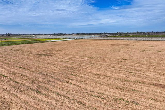 422 S Leonard Avenue, Sanger, CA 93657