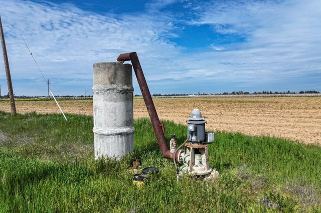 422 S Leonard Avenue, Sanger, CA 93657