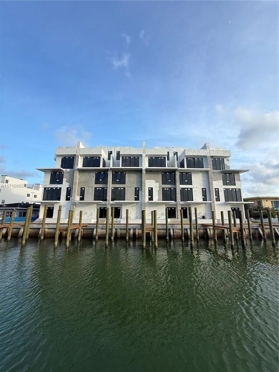 2005 Calais Drive 1, Miami Beach, FL 33141
