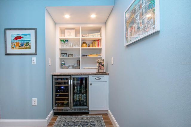 1700 COVE II PLACE 324, Sarasota, FL 34242