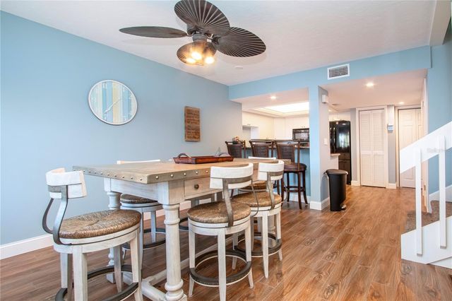 1700 COVE II PLACE 324, Sarasota, FL 34242