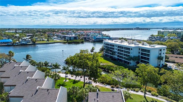 1700 COVE II PLACE 324, Sarasota, FL 34242