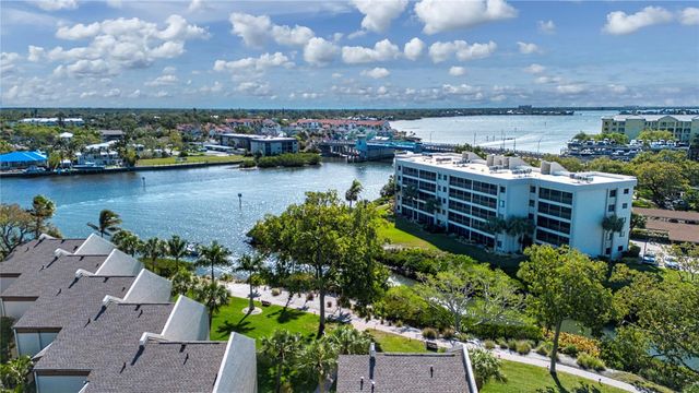 1700 COVE II PLACE 324, Sarasota, FL 34242