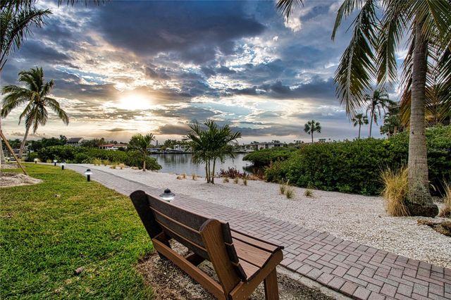 1700 COVE II PLACE 324, Sarasota, FL 34242