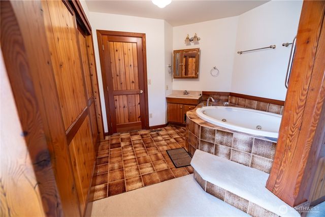 6 Orchard Loop S., Tonasket, WA 98855