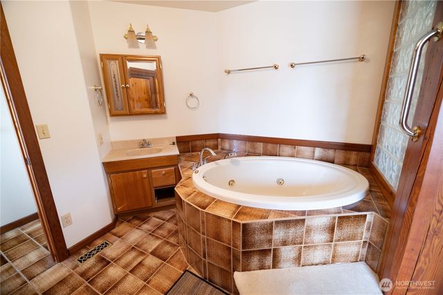 6 Orchard Loop S., Tonasket, WA 98855