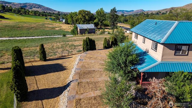 6 Orchard Loop S., Tonasket, WA 98855