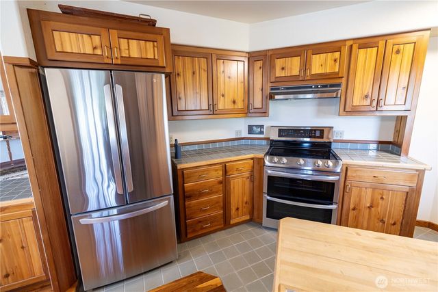 6 Orchard Loop S., Tonasket, WA 98855