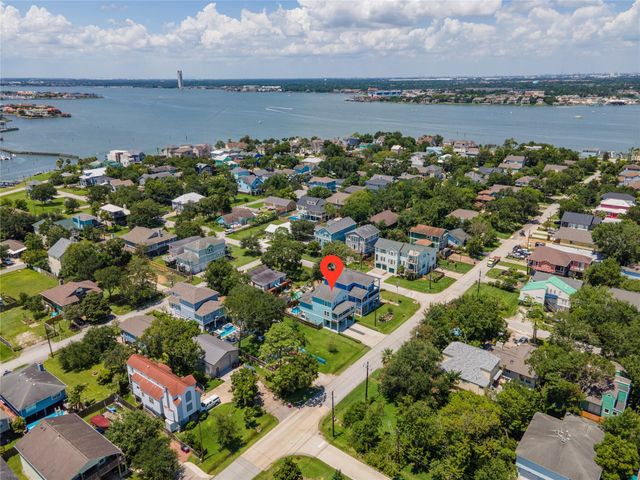 406 Clear Lake Road, Clear Lake Shores, TX 77565