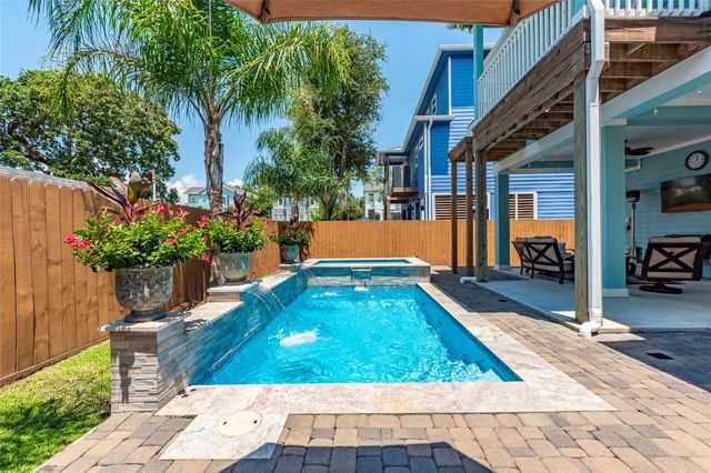 406 Clear Lake Road, Clear Lake Shores, TX 77565