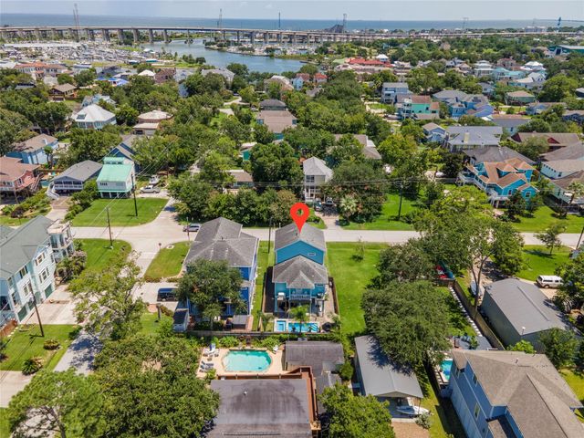406 Clear Lake Road, Clear Lake Shores, TX 77565