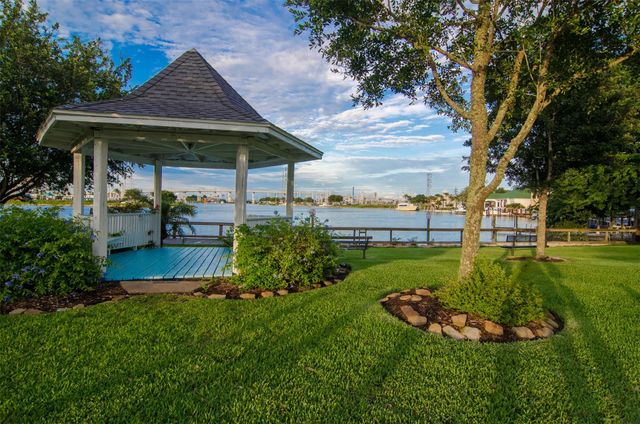406 Clear Lake Road, Clear Lake Shores, TX 77565