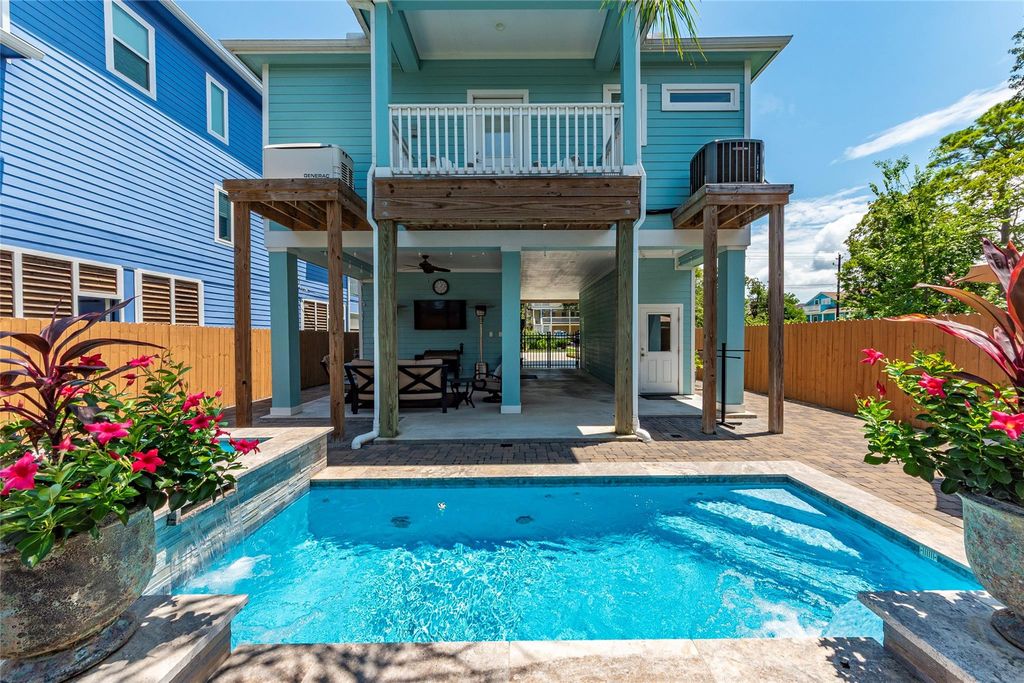 406 Clear Lake Road, Clear Lake Shores, TX 77565