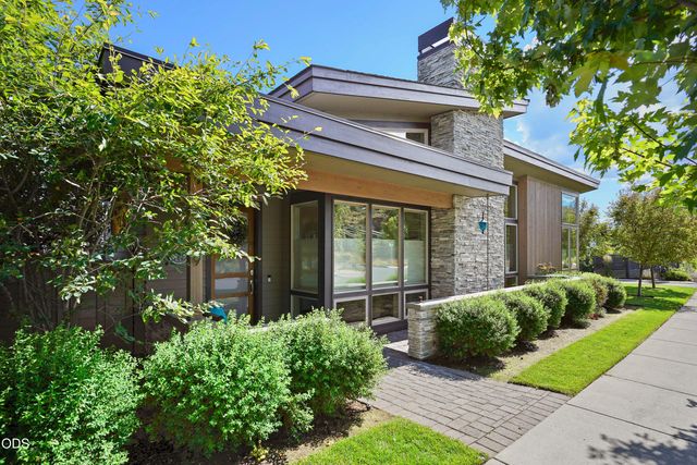 2749 NW Shields Drive, Bend, OR 97703