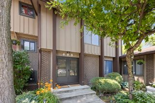 698 Circle Drive, Roselle, IL 60172