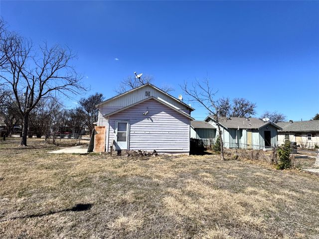 2204 Avenue C, Brownwood, TX 76801