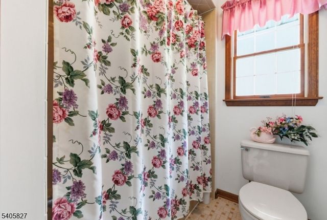 33 Edgemere Ter, Washington Twp., NJ 07882