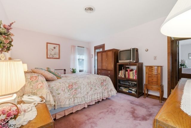 33 Edgemere Ter, Washington Twp., NJ 07882