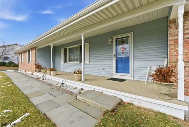 33 Edgemere Ter, Washington Twp., NJ 07882