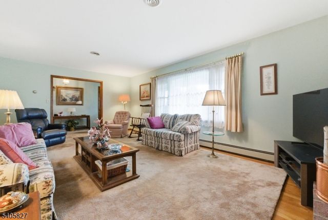 33 Edgemere Ter, Washington Twp., NJ 07882