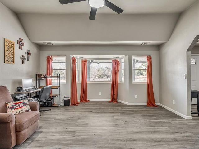 10828 Eastway Street, Mcloud, OK 74851