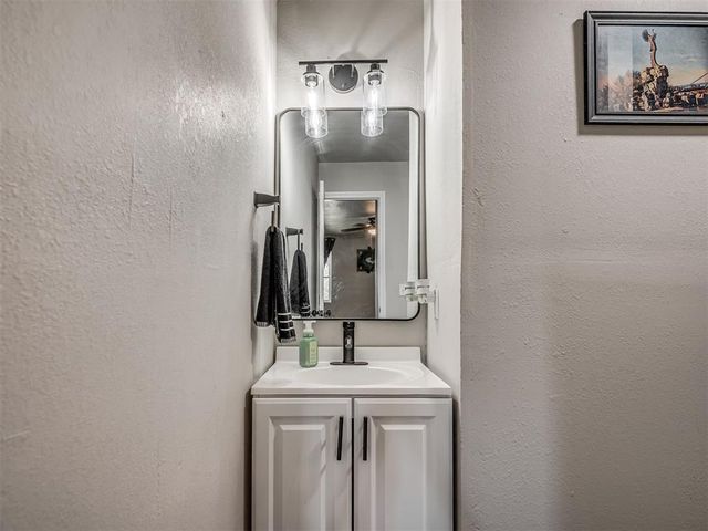 10828 Eastway Street, Mcloud, OK 74851