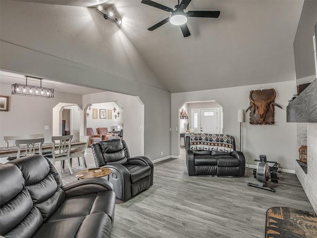 10828 Eastway Street, Mcloud, OK 74851