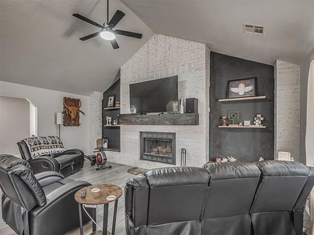10828 Eastway Street, Mcloud, OK 74851
