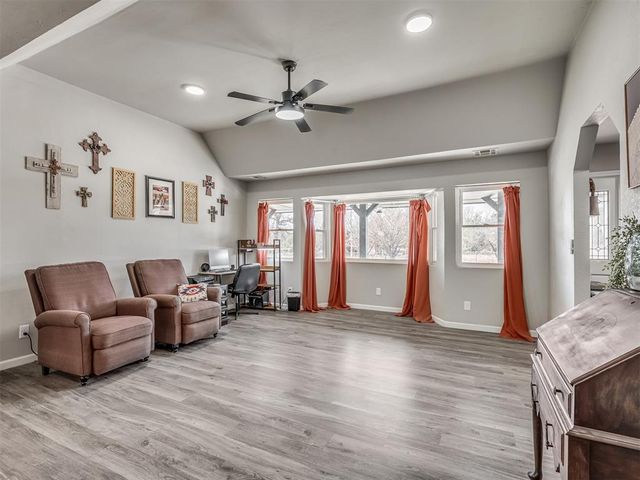 10828 Eastway Street, Mcloud, OK 74851