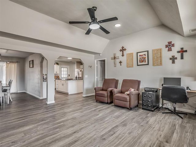 10828 Eastway Street, Mcloud, OK 74851