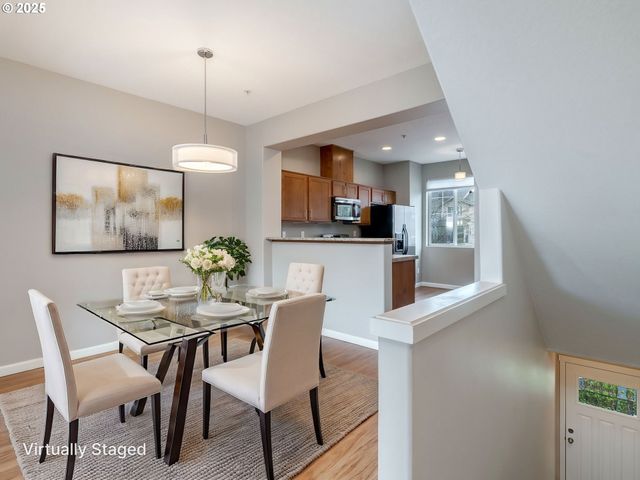 324 Ne EDGEWAY Dr, Hillsboro, OR 97006