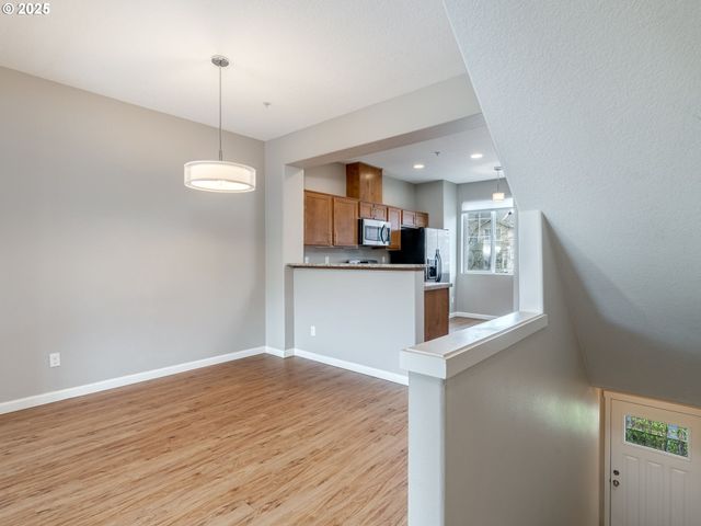 324 Ne EDGEWAY Dr, Hillsboro, OR 97006