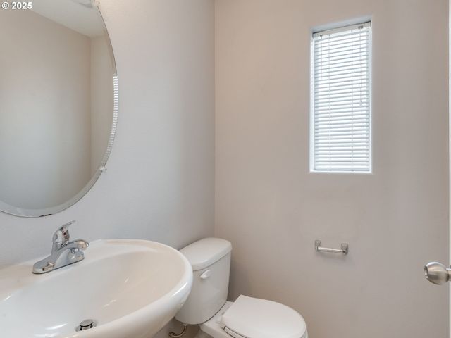 324 Ne EDGEWAY Dr, Hillsboro, OR 97006