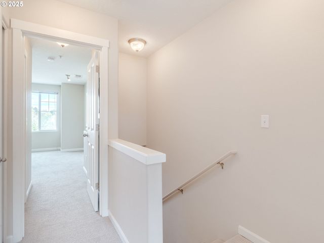 324 Ne EDGEWAY Dr, Hillsboro, OR 97006