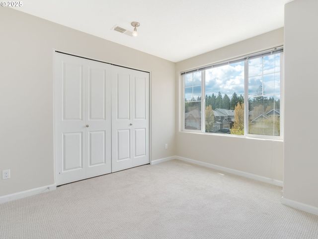 324 Ne EDGEWAY Dr, Hillsboro, OR 97006