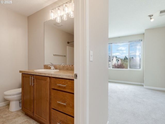 324 Ne EDGEWAY Dr, Hillsboro, OR 97006