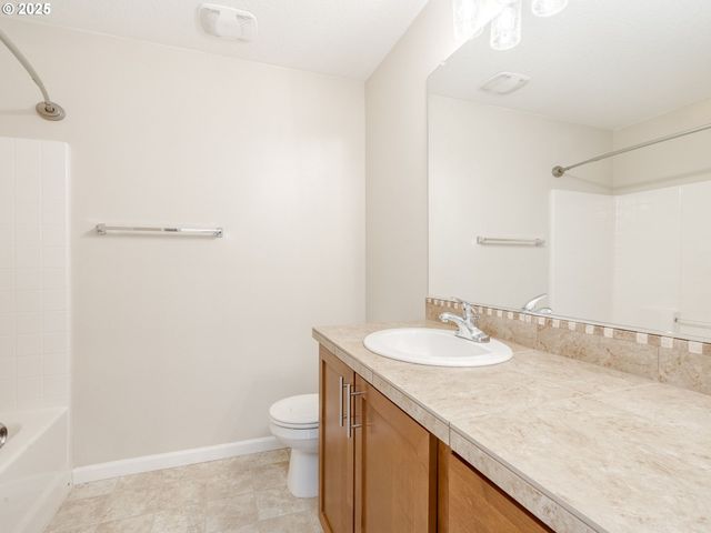 324 Ne EDGEWAY Dr, Hillsboro, OR 97006