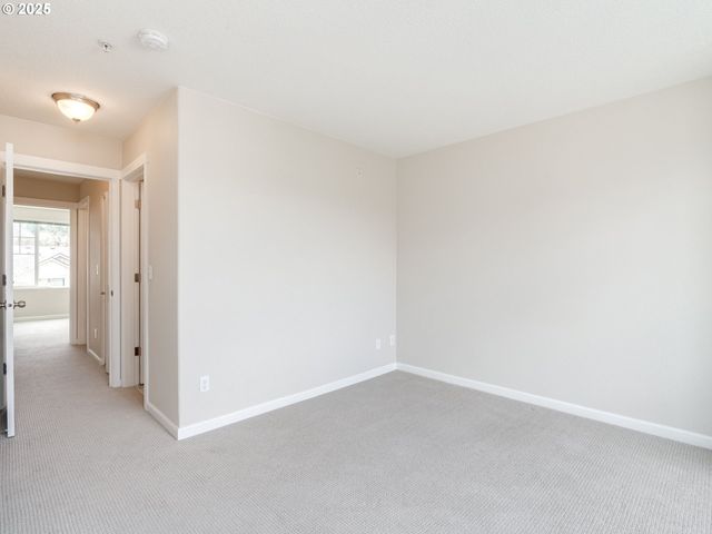 324 Ne EDGEWAY Dr, Hillsboro, OR 97006