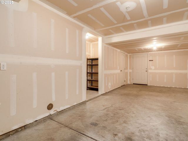 324 Ne EDGEWAY Dr, Hillsboro, OR 97006