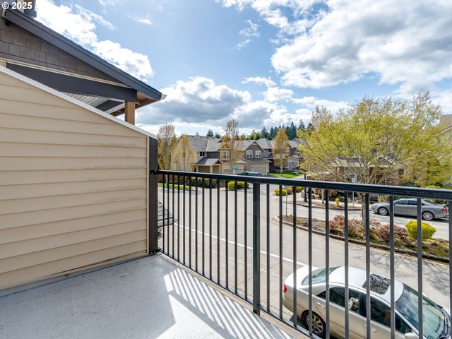 324 Ne EDGEWAY Dr, Hillsboro, OR 97006