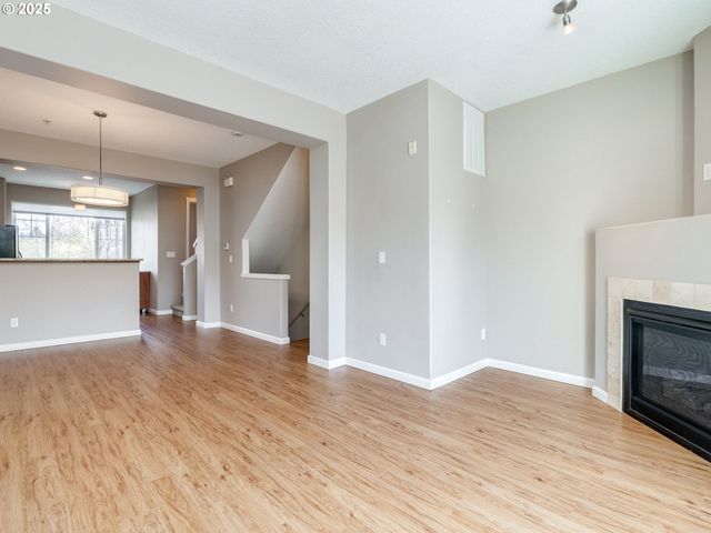 324 Ne EDGEWAY Dr, Hillsboro, OR 97006