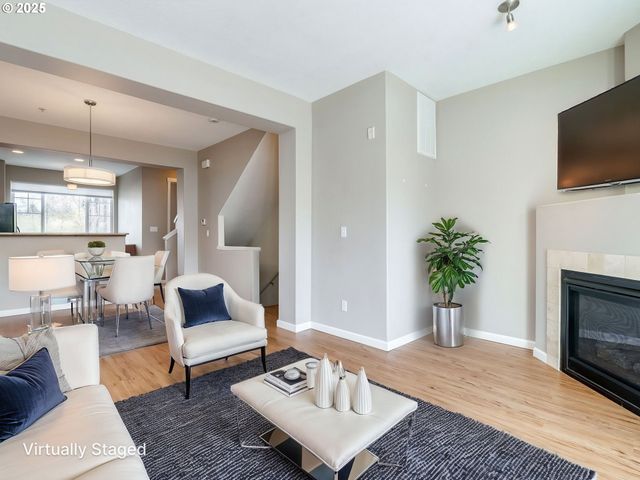 324 Ne EDGEWAY Dr, Hillsboro, OR 97006