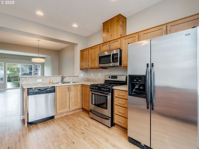 324 Ne EDGEWAY Dr, Hillsboro, OR 97006