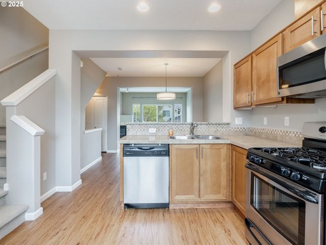 324 Ne EDGEWAY Dr, Hillsboro, OR 97006