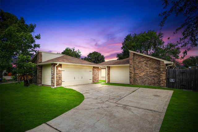 16807 Selder Drive, Friendswood, TX 77546