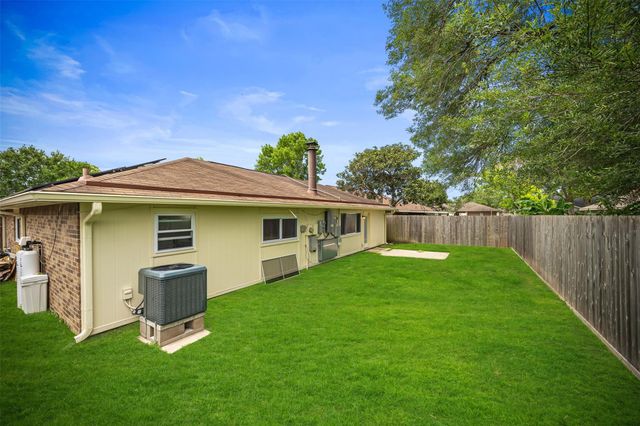 16807 Selder Drive, Friendswood, TX 77546