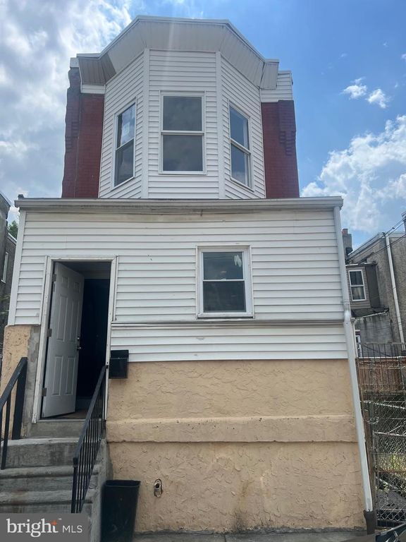 2106 S SHIELDS ST, Philadelphia, PA 19142